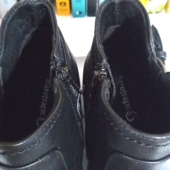BARETRAPS MEDLEY BLACK BUCKLED STRAPS ANKLE BOOTS SIZE 7.5 NWT - Picture 7 of 11